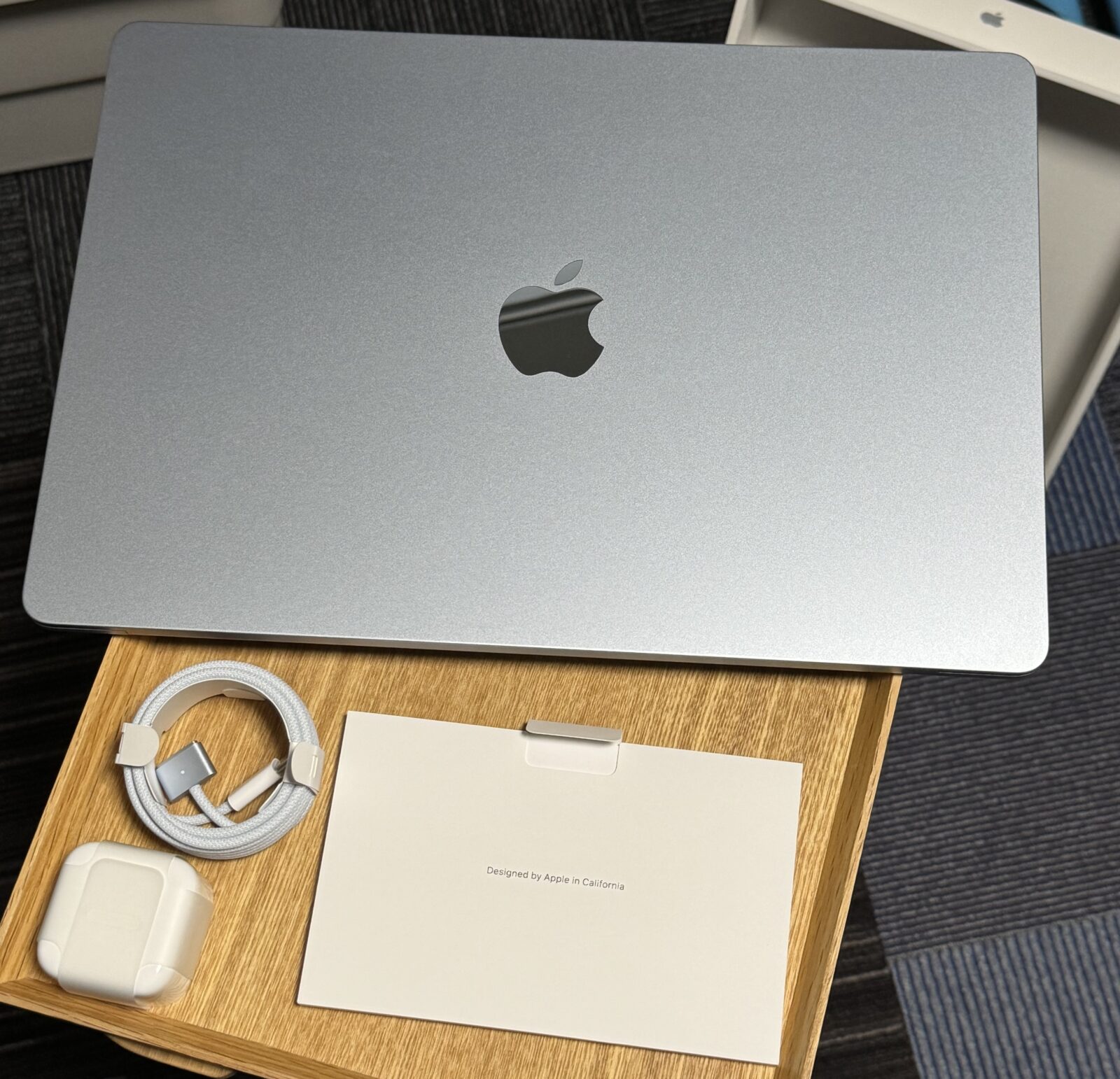 MacBook Air 本体と同梱物