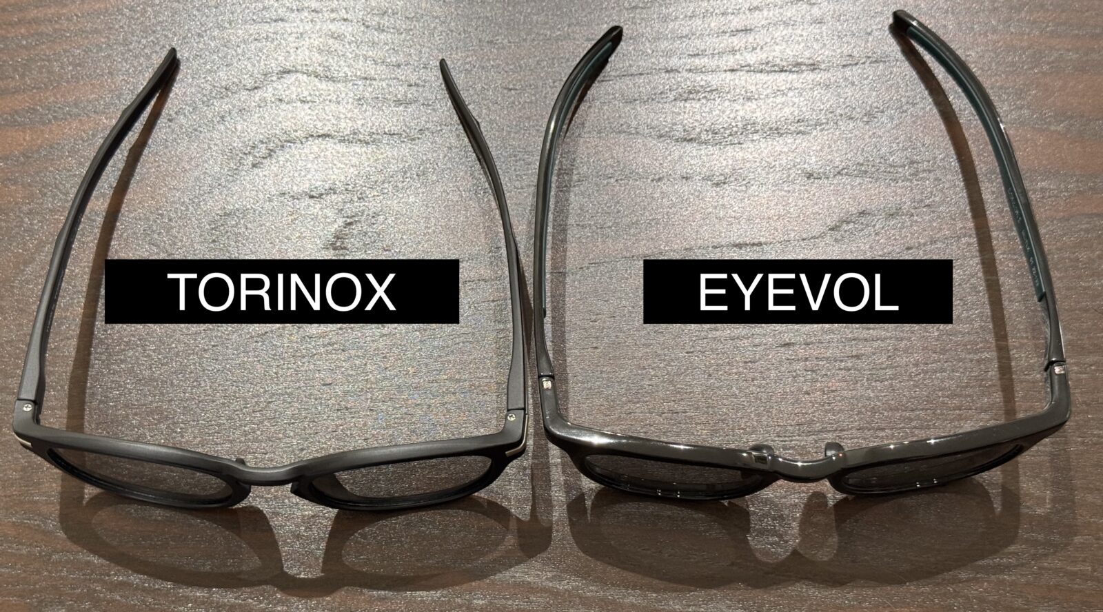 左がTORINOX、右がEYEVOL。フレームの作りや質感の違いが分かる