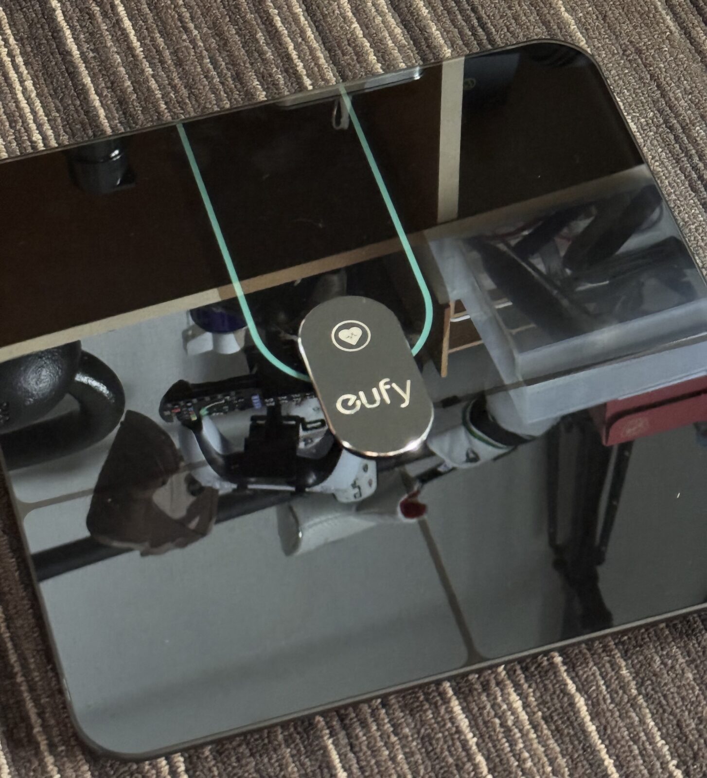 購入から1年半使用したEufy Smart Scale P2 Proの本体。鏡面仕上げのガラス天板