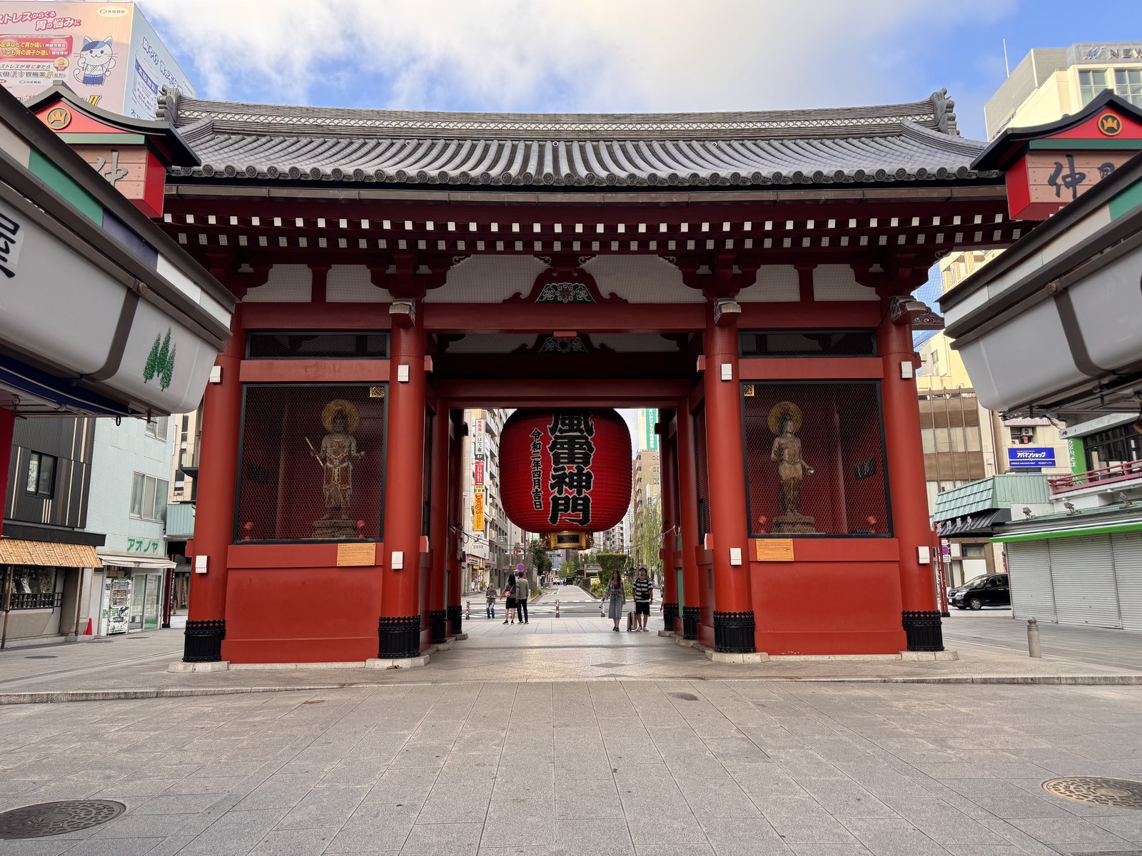 The Hozomon gate at Senso-ji with the approach almost empty in early morning light