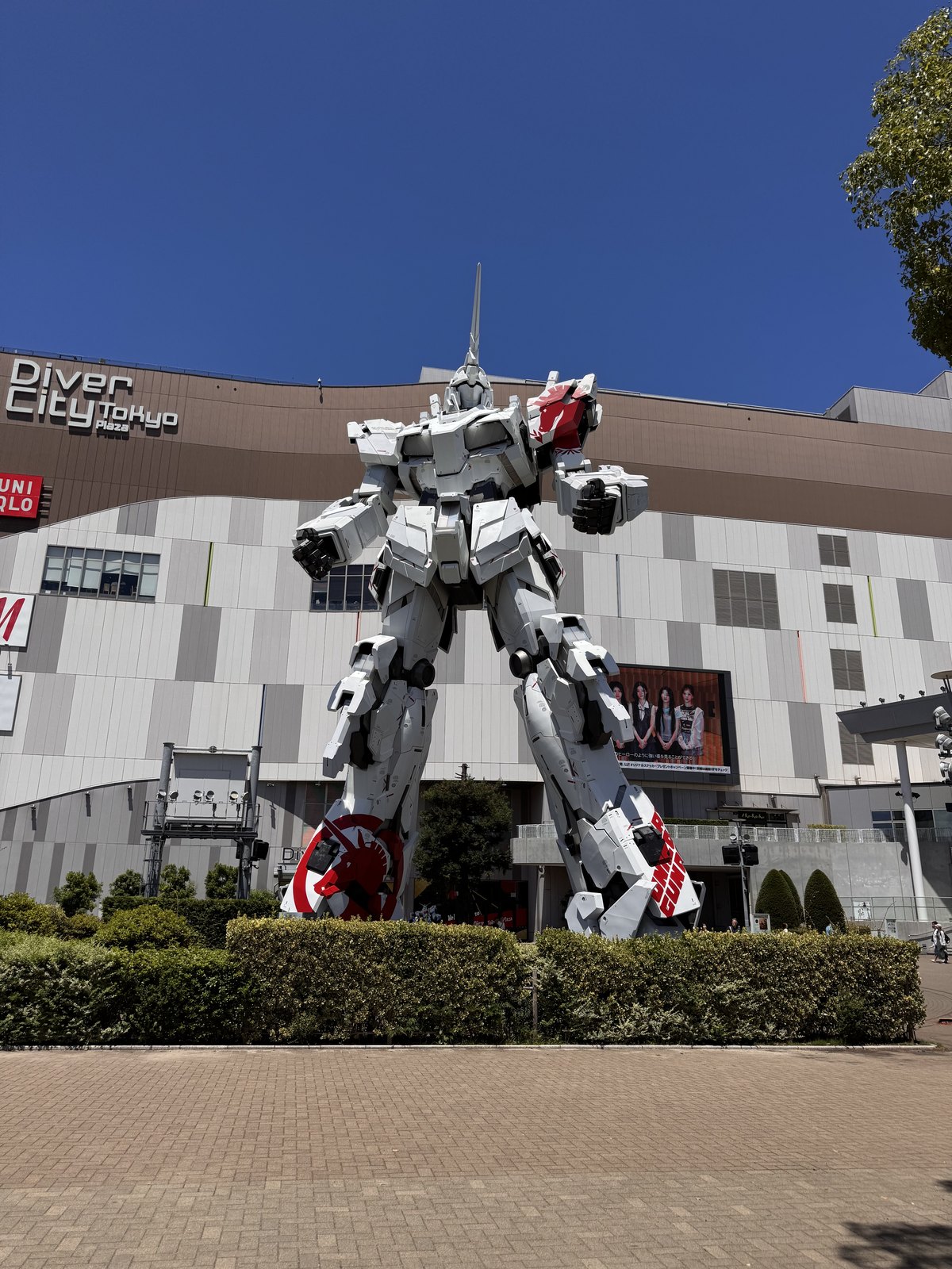 The life-size Unicorn Gundam statue in front of DiverCity Tokyo Plaza in Odaiba