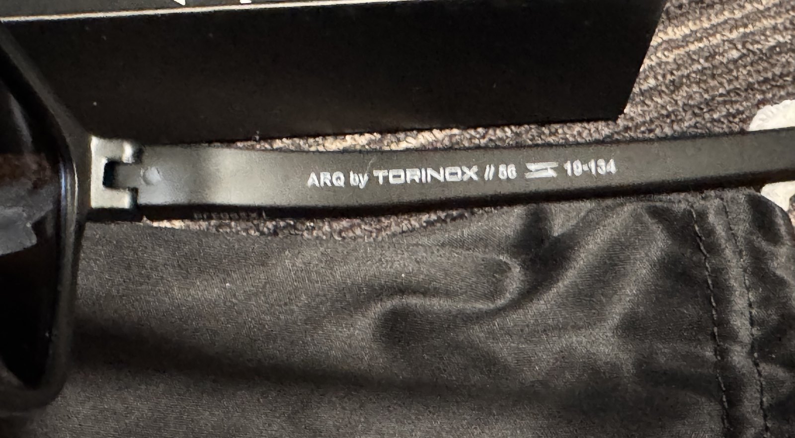 テンプル内側の刻印 ARQ by TORINOX 56 19-134