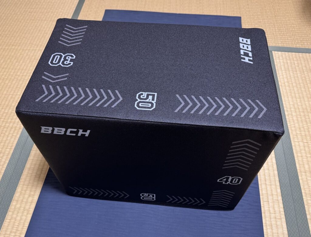 ヨガマットの上に置いたBBCHプライオボックスの全景