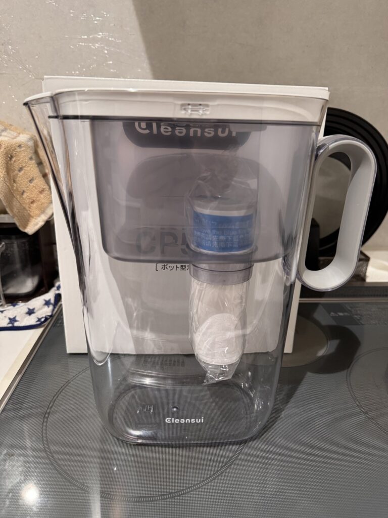 クリンスイ ポット型浄水器 CP518-GR。後ろはCP518の外箱