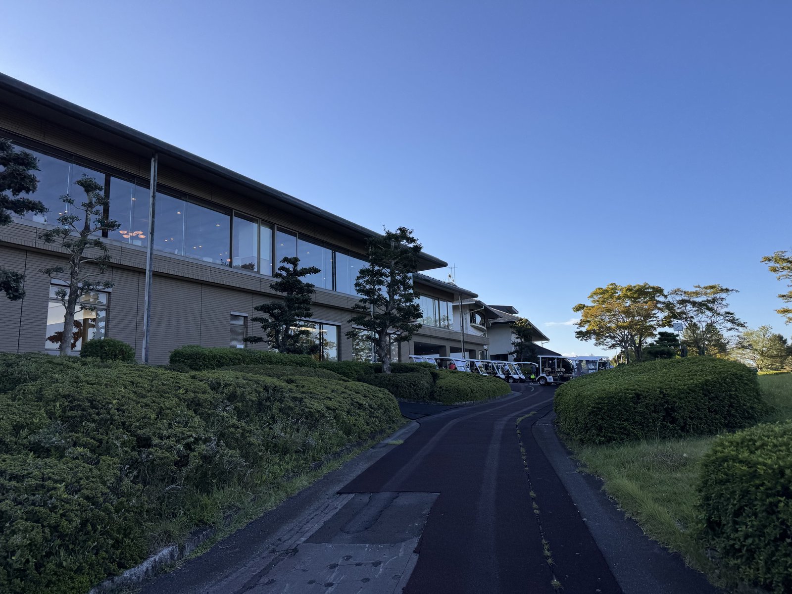 六石ゴルフ倶楽部のクラブハウス外観